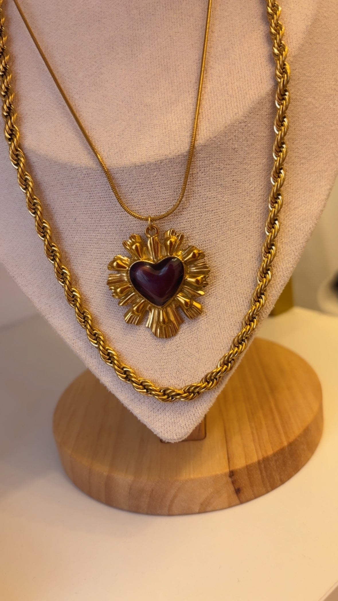 Collar sagrado corazón