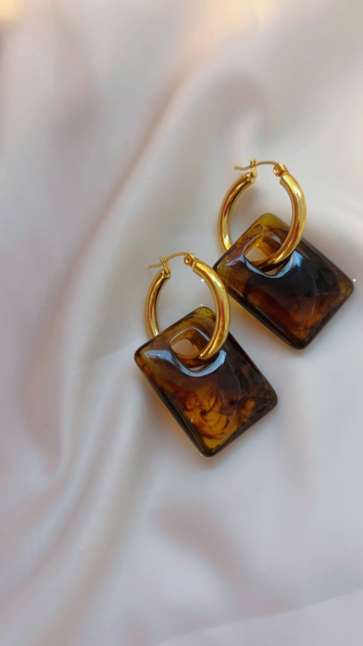 Aretes charm ámbar
