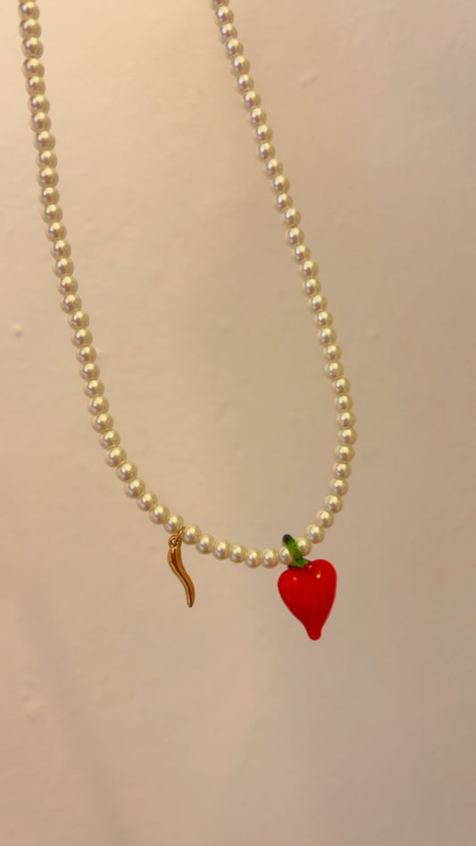 Collar perlas mini con amuletos