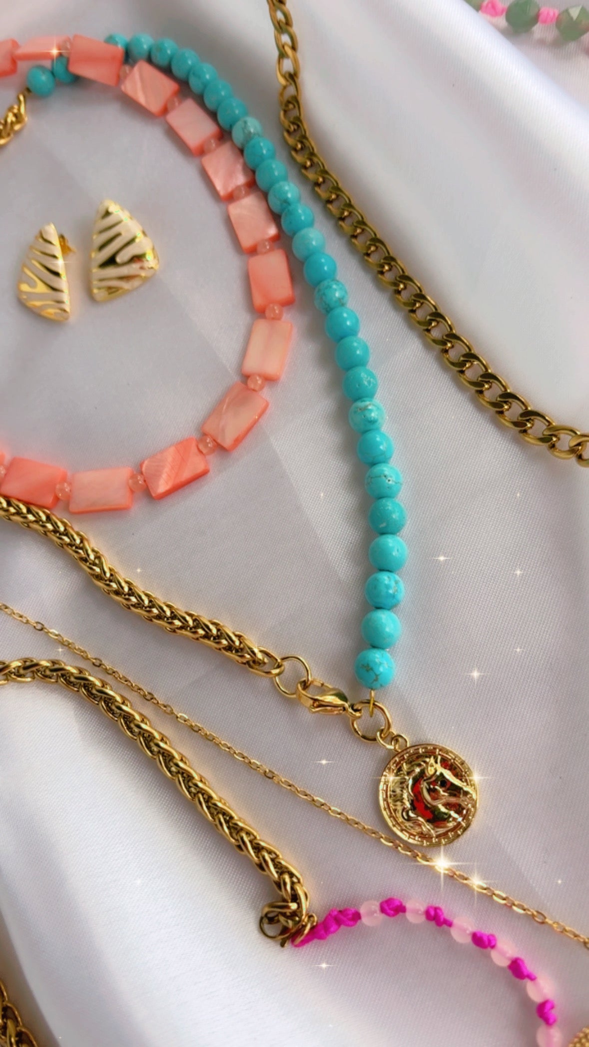 Collar coral