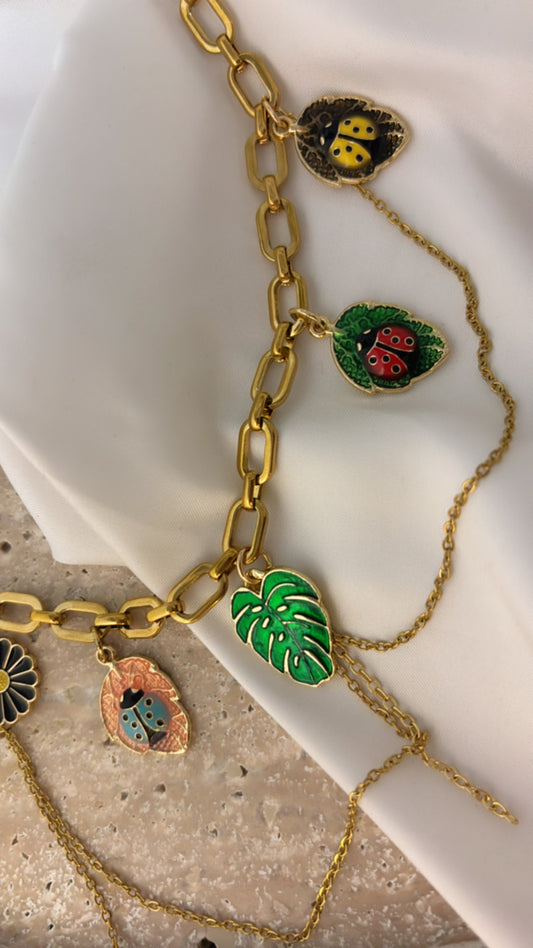 Collar Bugflower