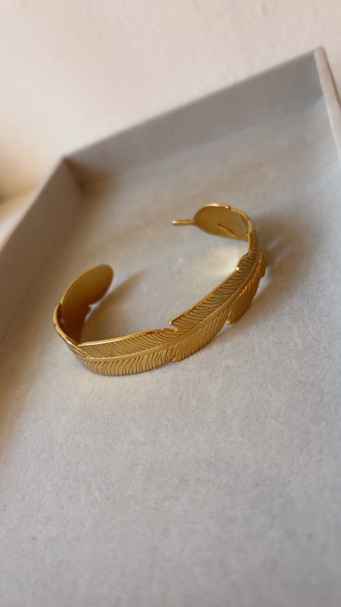 Pulsera hojas doradas