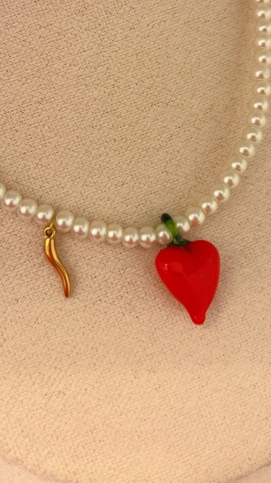 Collar perlas mini con amuletos