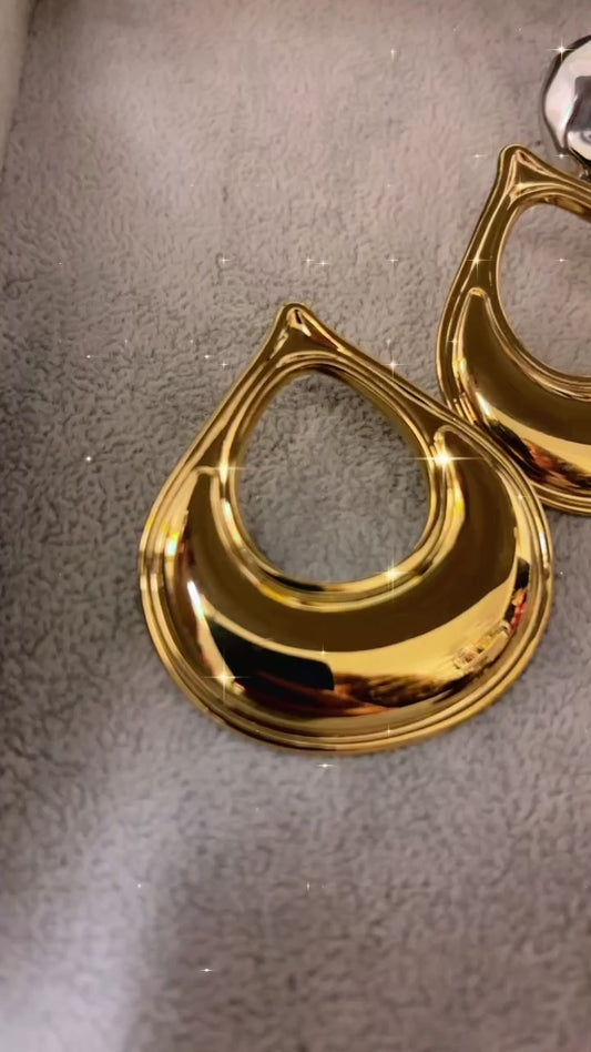 Aretes dorados gota
